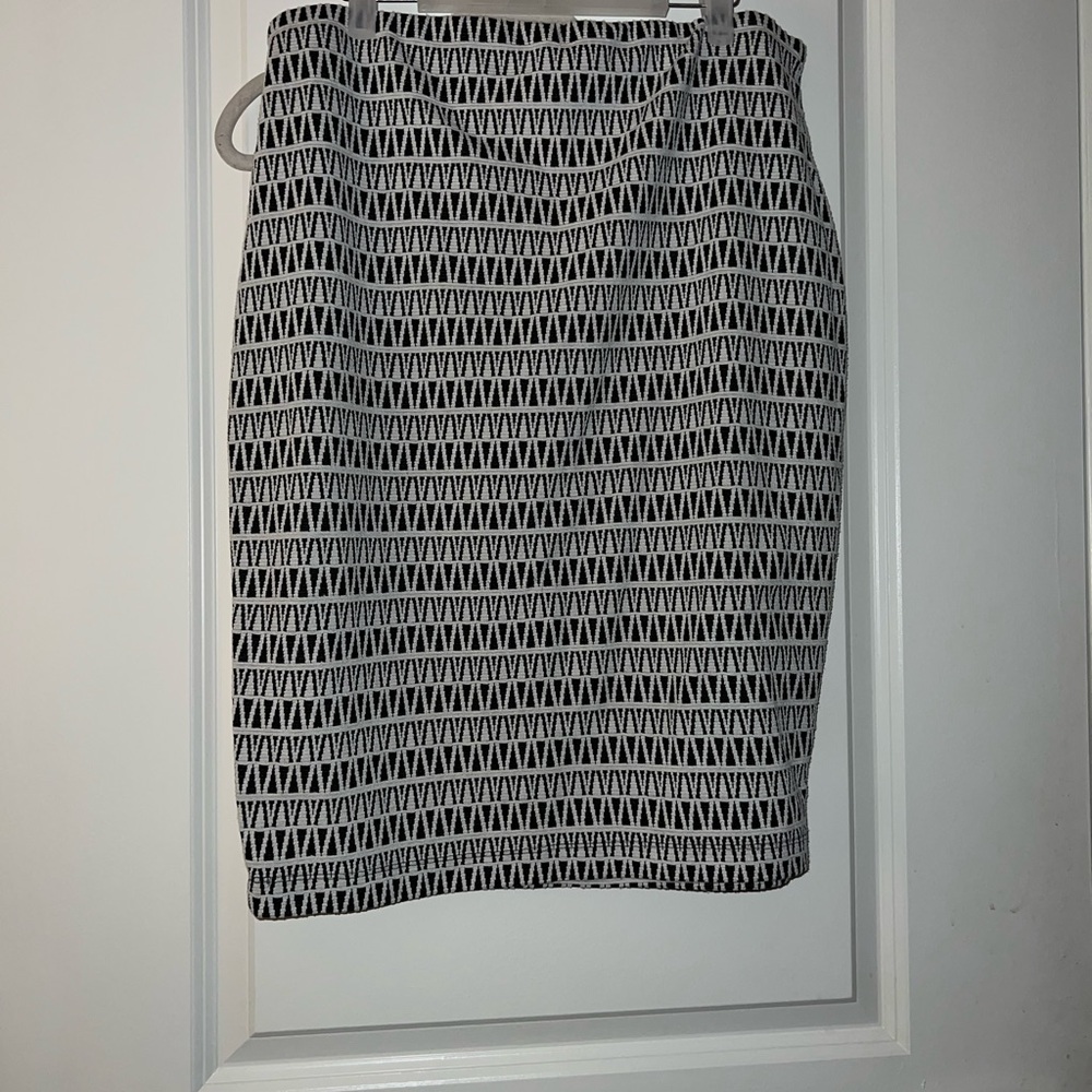 Express Black and White Pencil Skirt Knee-length Cocktail